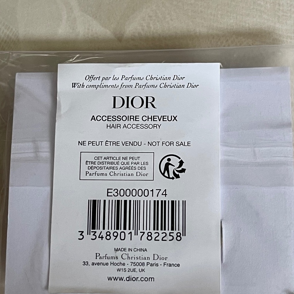 Dior Backstage Rosy Glow Hair Clip - Picture 2 of 2